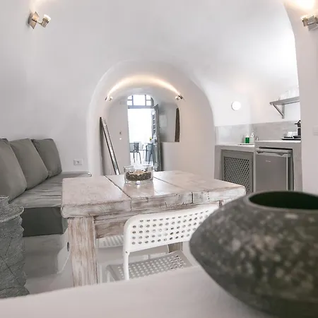 Omikron By Theodora Suites * Oia (Santorini)